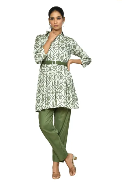 Women Green Foil Print Co Ords Set With A Belt