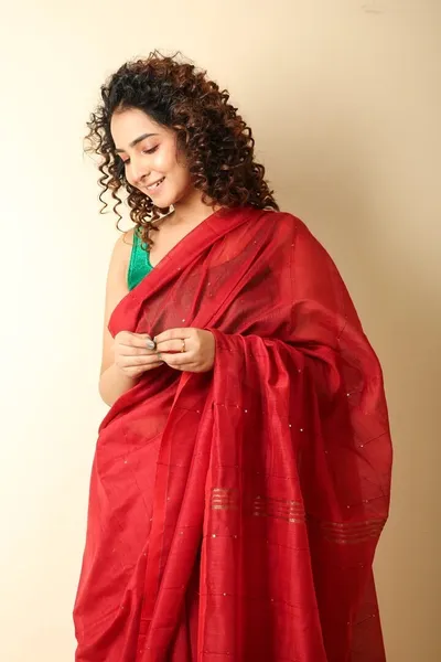 PIYARI Red Self Design Jamdani Cotton Blend Saree