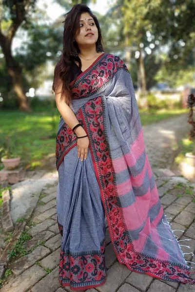 PIYARI Grey With Red And Black Woven Bordered Handloom Pure Cotton Saree