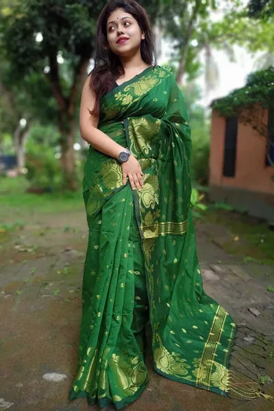 PIYARI Green Floral Border Handloom Cotton Blend Saree