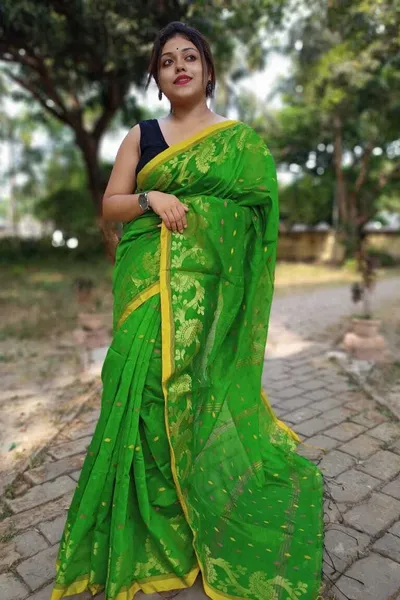 PIYARI Green Floral Bordered Cotton Blend Saree