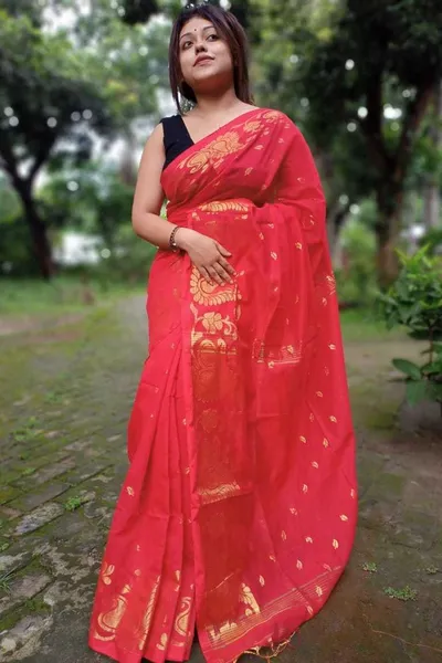 PIYARI Red Woven Handloom Cotton Blend Saree