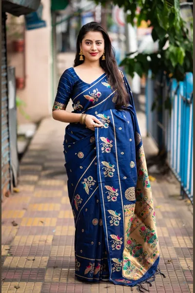 Soft Silk Zari Woven Saree With Rich Pallu