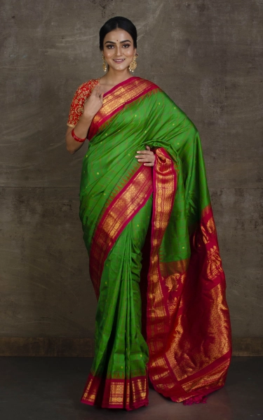 Exclusive Checks Gadwal Silk Saree